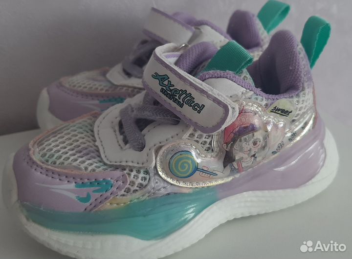 Кроссовки для девочки