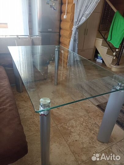 Кухонный стол стеклянный