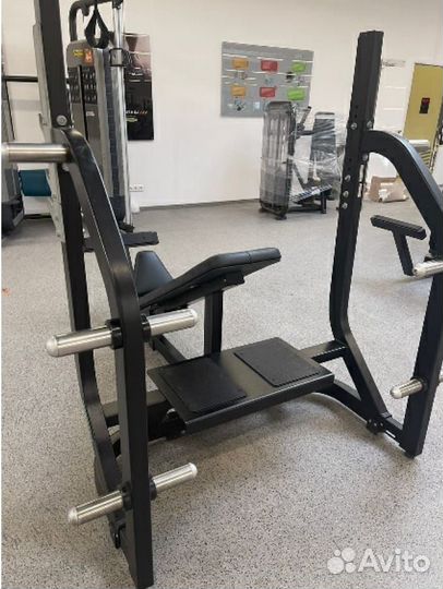 Скамья для жима наклонная Technogym