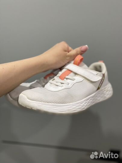 Кроссовки женские