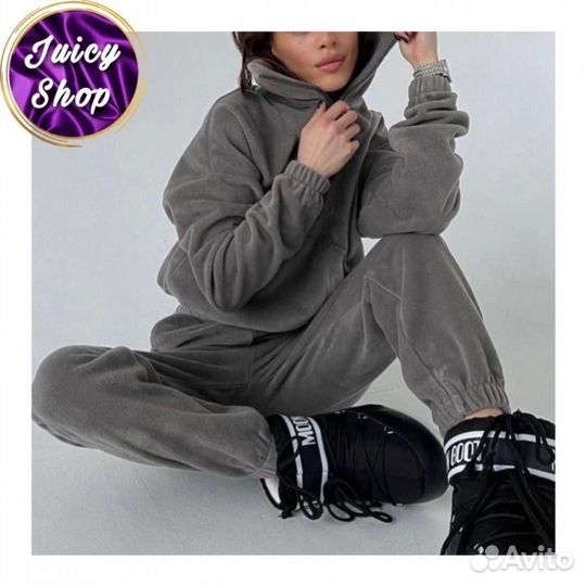 Женский спортивный костюм