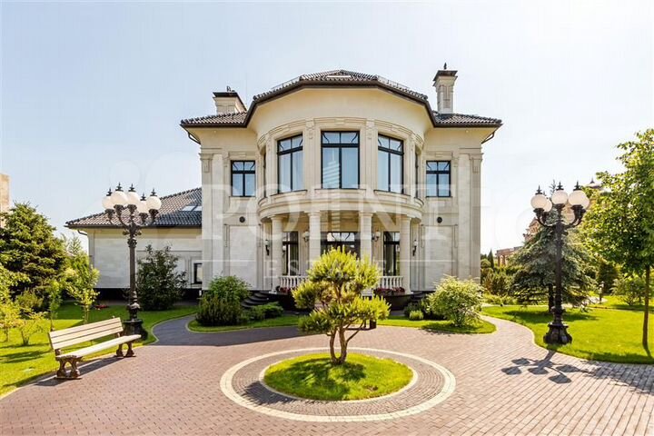 Дом 850 м² на участке 50 сот.