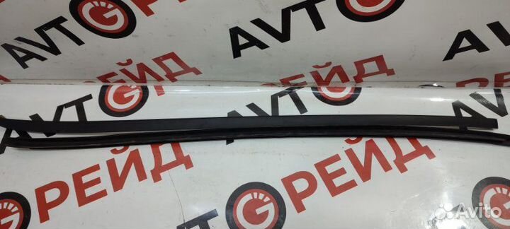 Молдинг лобового стекла Volkswagen Passat 3C2 BZB