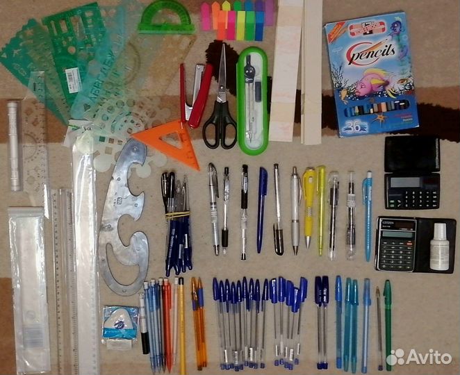Ручки, карандаши, линейки и др