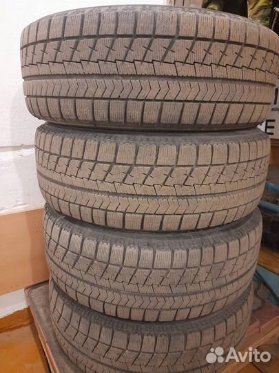 Bridgestone Blizzak VRX 215/60 R16 95S