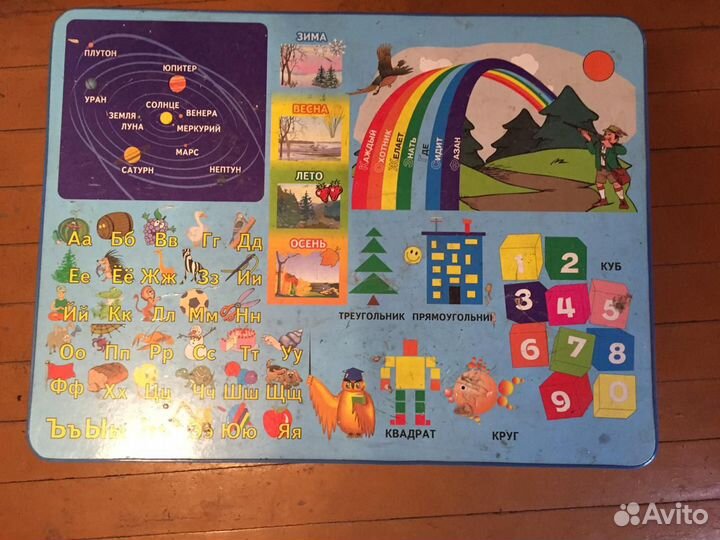 Столик и стаканы для рисования