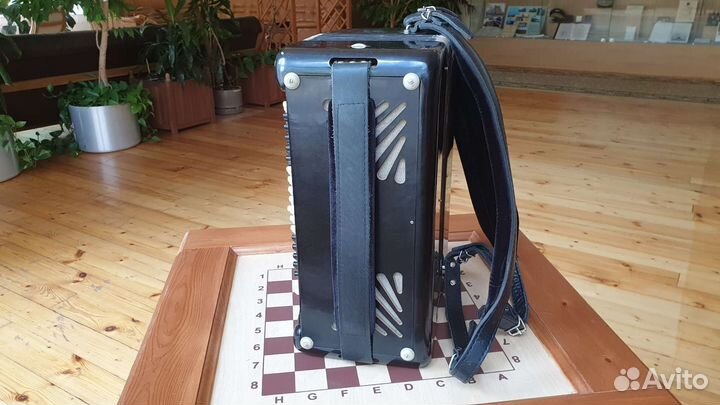 Баян московский заказной цельнопланочный