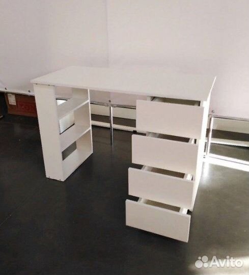 Письменный стол с ящиками Белый