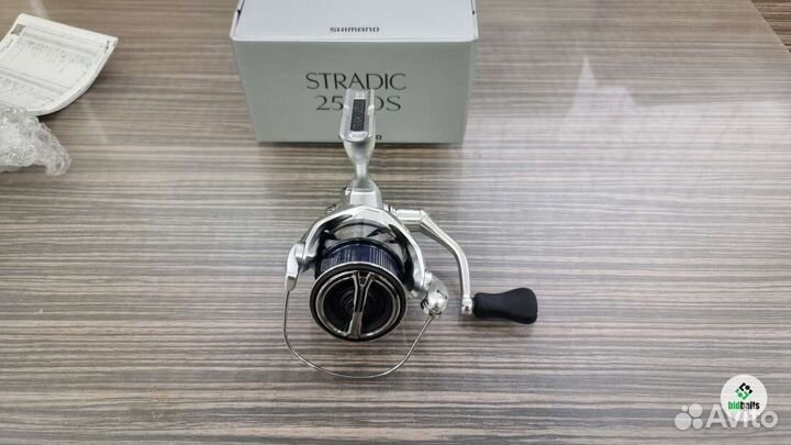 Катушка Shimano 23 Stradic 2500S (новая) JDM
