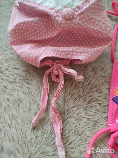 Купальник и бейсболка