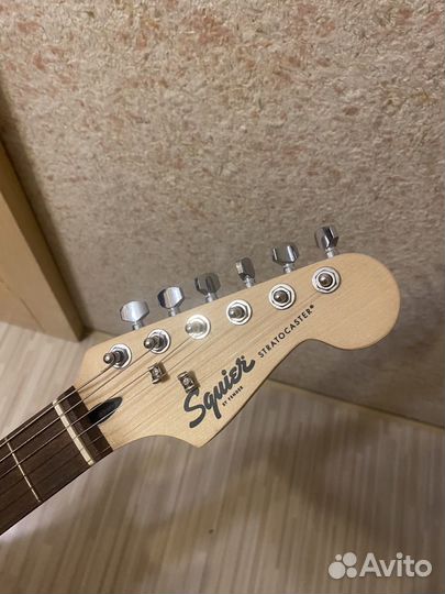 Электрогитара fender squier stratocaster bullet