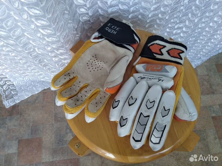 Спортивные перчатки