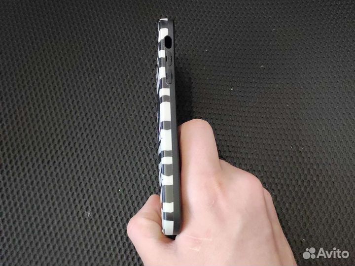 Чехол на iPhone 11