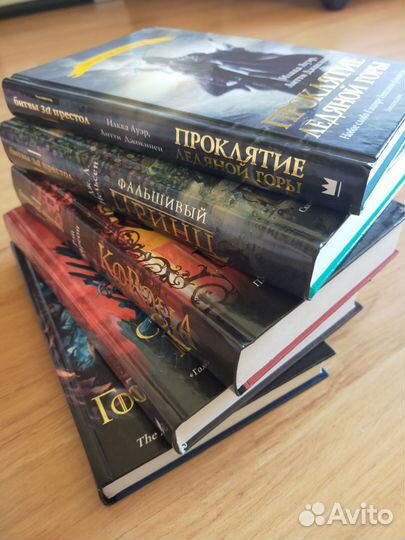 В жанре Игры престолов серияБитва за престол 5книг