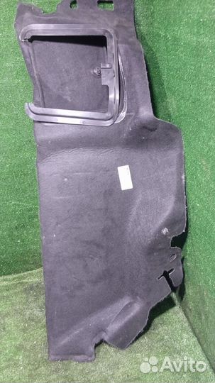 Обшивка багажника правая Ford Focus