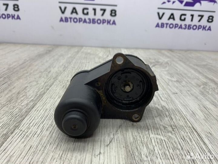 Моторчик стояночного тормоза Volkswagen Passat B6