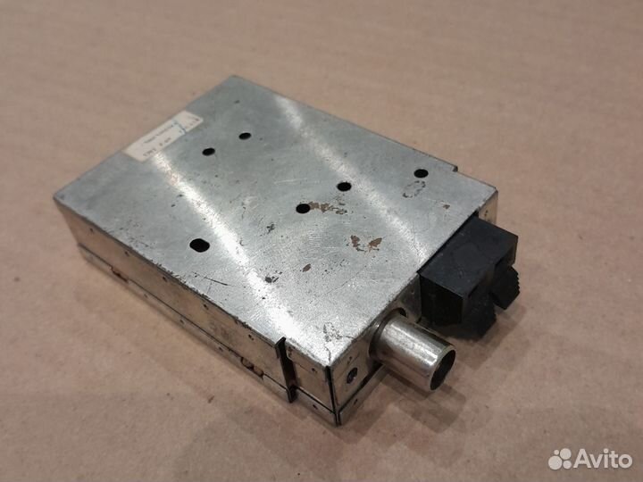 Стерео тюнер FM