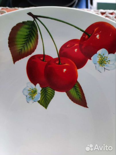 Столовый набор тарелок