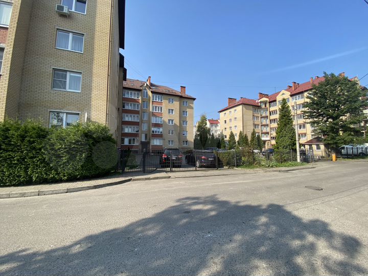 3-к. квартира, 100 м², 2/5 эт.