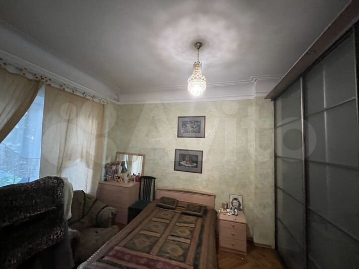 4-к. квартира, 93 м², 2/4 эт.