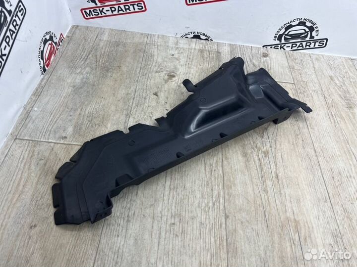 Дефлектор радиатора правый Peugeot 308 T7 2009