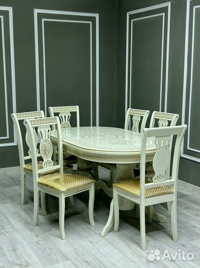 В наличии стол