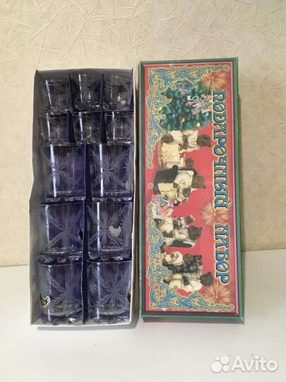 Набор стаканов и рюмок