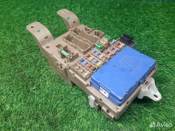 В наличии: блок предохранителей Toyota Corolla 9