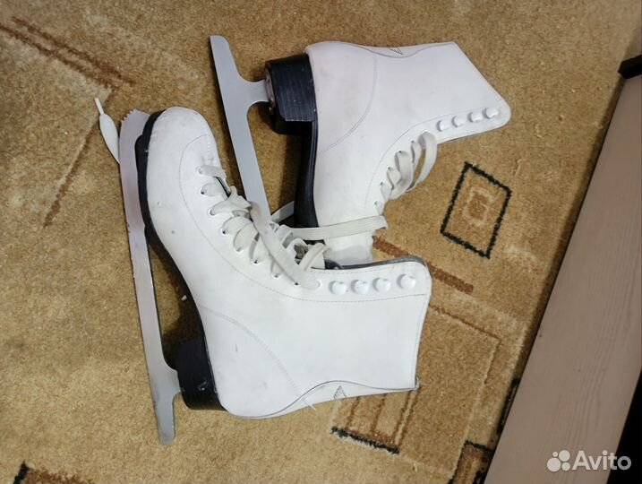 Коньки фигурные женские