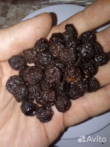 Вишня с косточкой сушеная