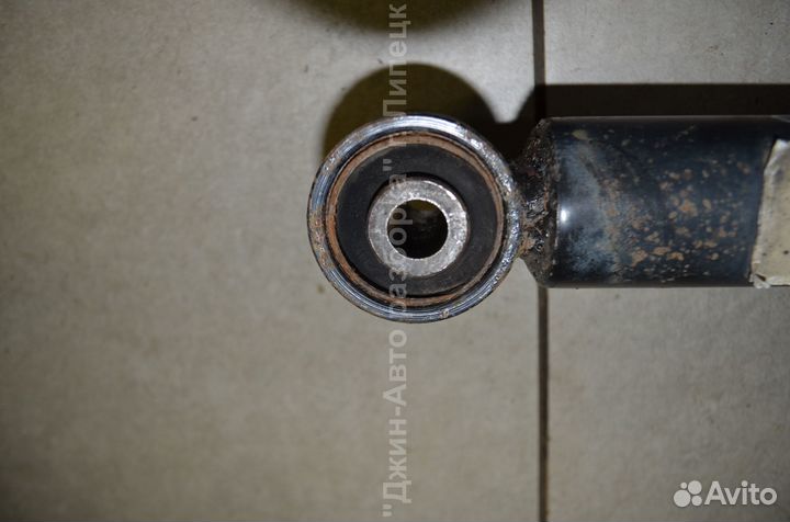 Амортизатор передний Land Rover Discovery 3