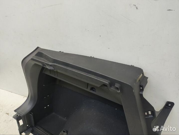 Обшивка багажника задняя правая Volkswagen Tiguan