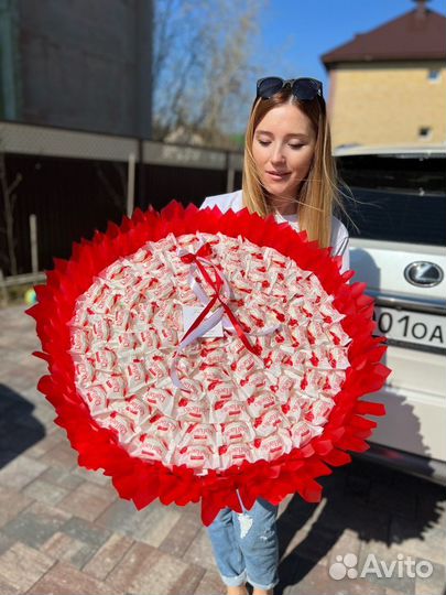 Сладкий букет из конфет Rafaello+ мыльные розы