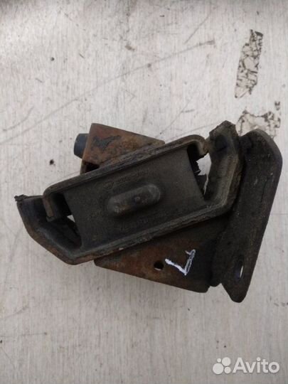 Опора двигателя левая Ssangyong Rodius D27DT 2009