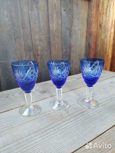 Синие хрустальные рюмки