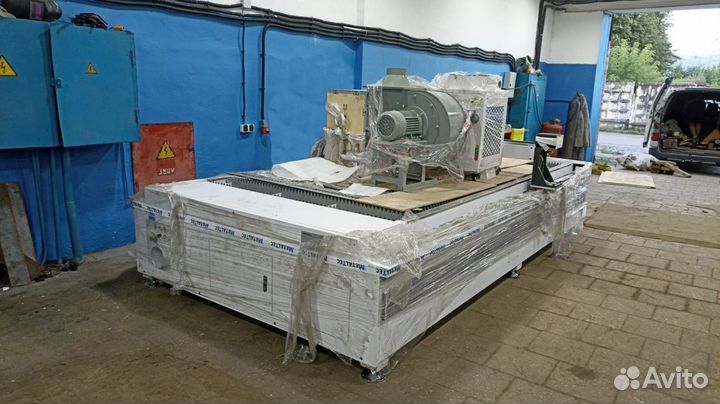 Лазерный станок / оптоволоконный лазер Metaltec