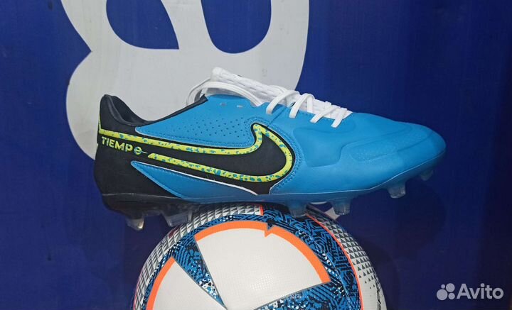 Футбольные бутсы nike