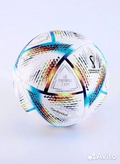 Футбольный мяч играть