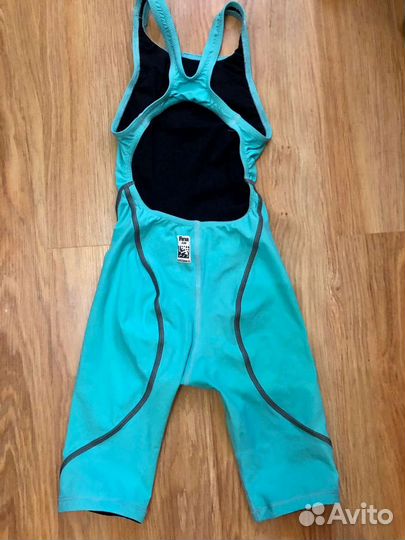 Гидрокостюм для плавания