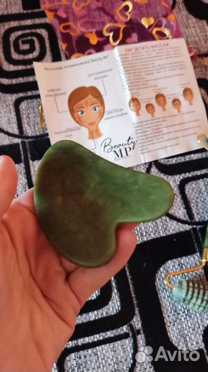 Скребок для массажа лица гуаша