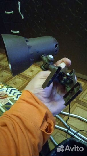 Лампа с прищепкой-креплением