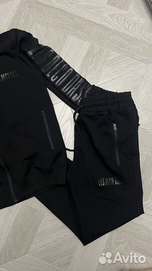 Спортивный костюм