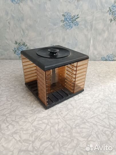 Подставка для аудиокассет на 32 кассеты