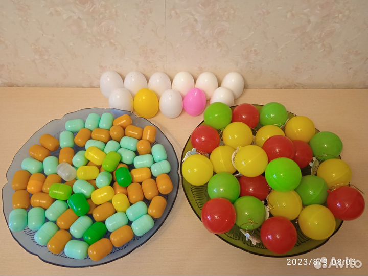 Яйца от киндер сюрпризов + шары от мармелада