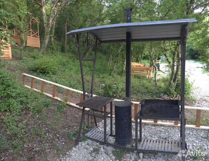 Аренда беседки, место отдыха, столик в лесу