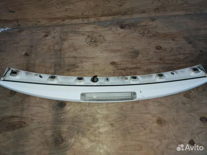 Спойлер крышки багажника Toyota Prius 2 NHW20