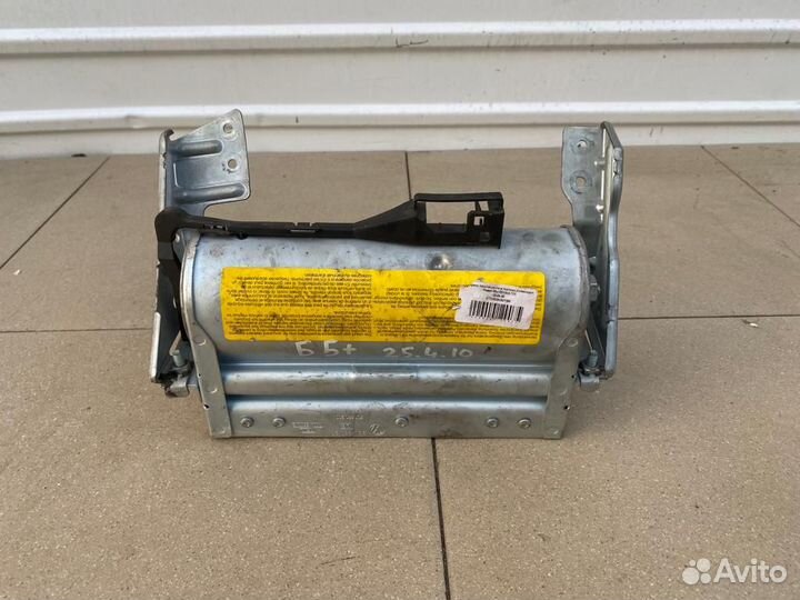 Подушка безопасности в торпедо Volkswagen Passat B