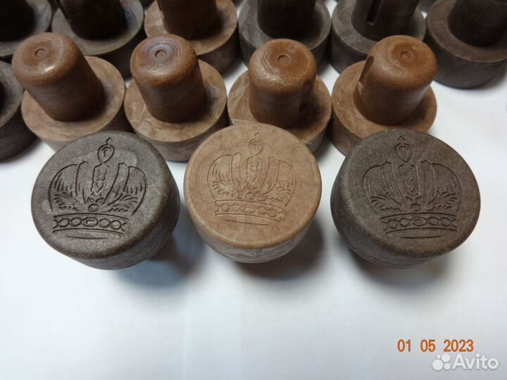 Пробки от бутылок (пластик)