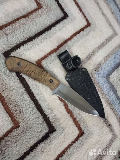 Нож с деревянной ручкой