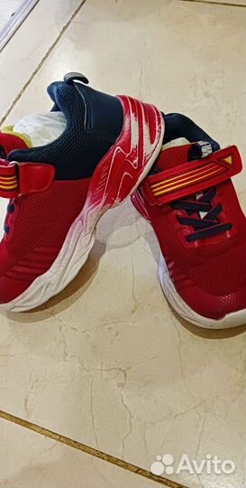 Кроссовки 28